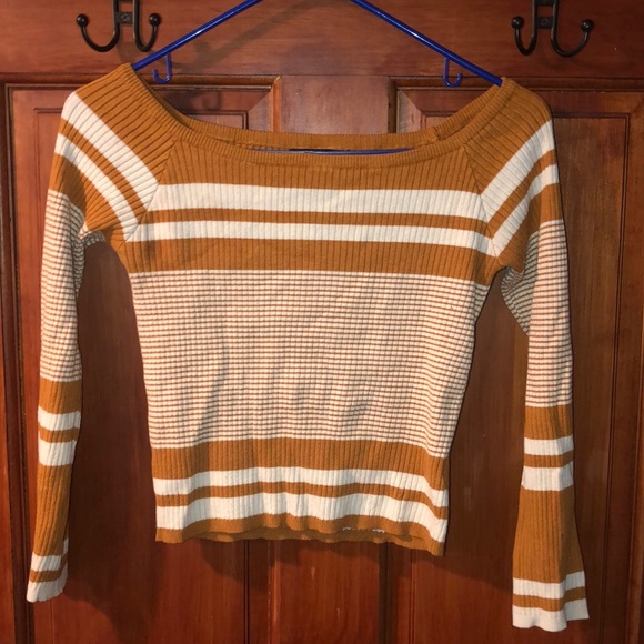 Kendall & Kylie Sweaters - Kendall and Kylie Cropped sweater Kendall & Kylie Sweaters - Kendall and Kylie Cropped sweater